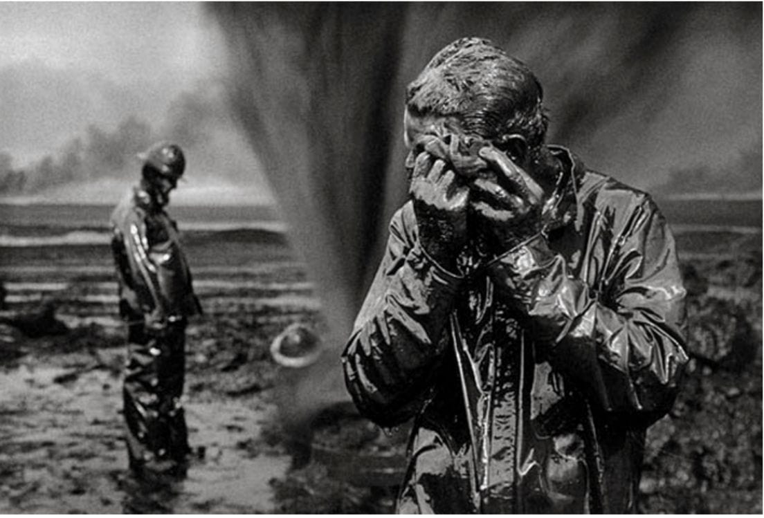 DESERT-HELL-KUWAIT-1991-by-SEBASTIAO-SALGADO-BHC0775