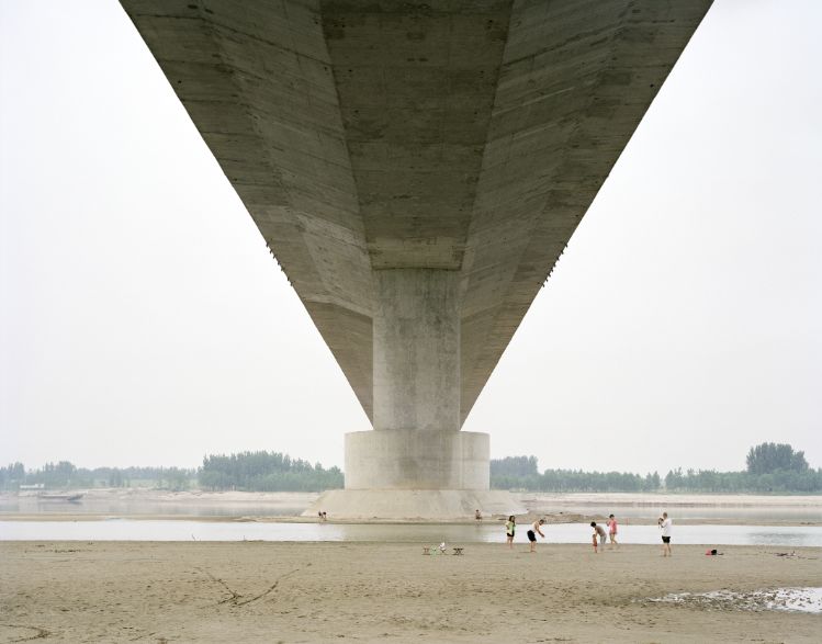 A-FAMILY-SPENDING-THE-WEEKEND-UNDER-A-BRIDGE-SHANDONG-CHINA-2011-by-ZHANG-KECHUN-BHC0640MA