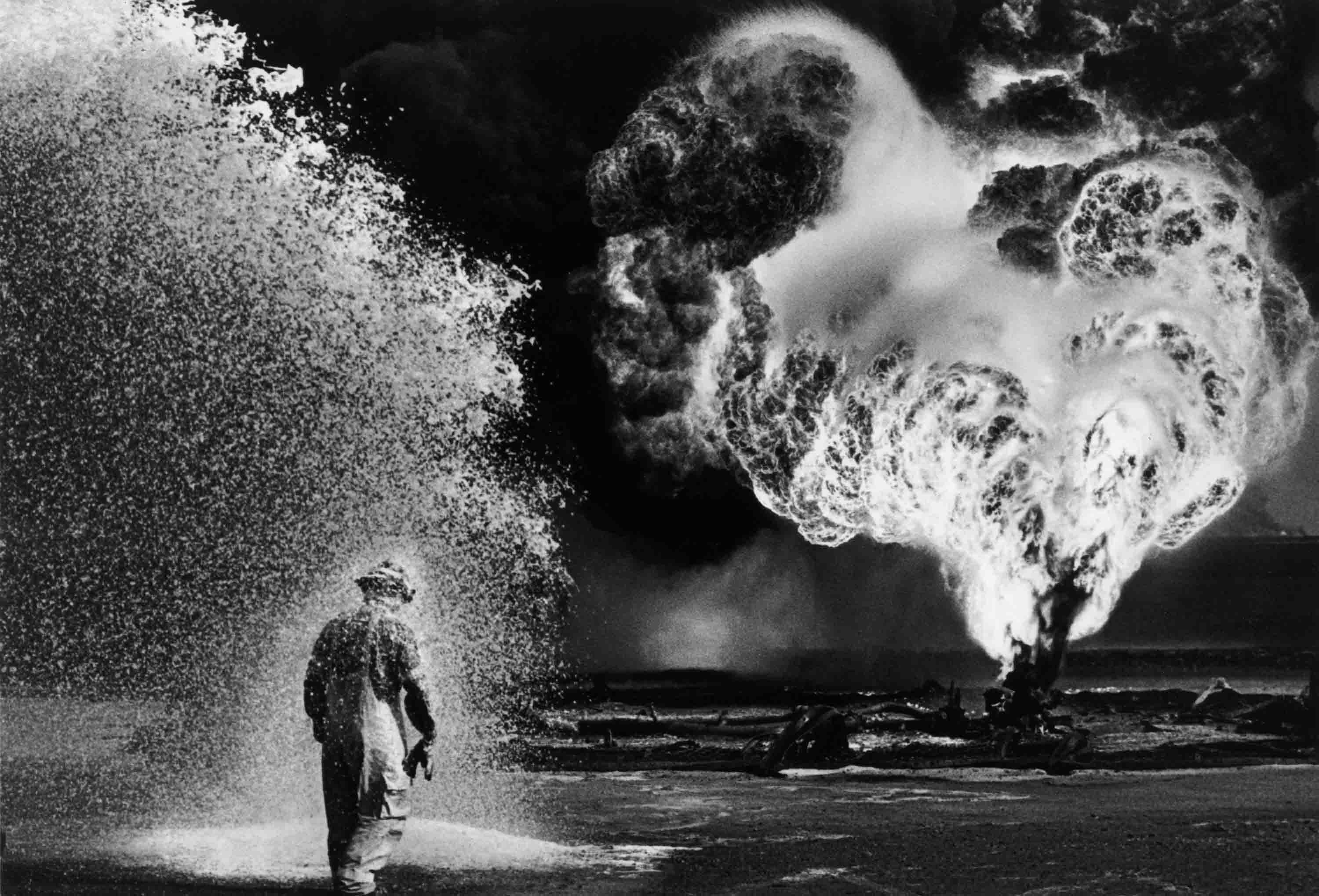 Sebastião Salgado, 'Desert Hell, Kuwait, 1991'