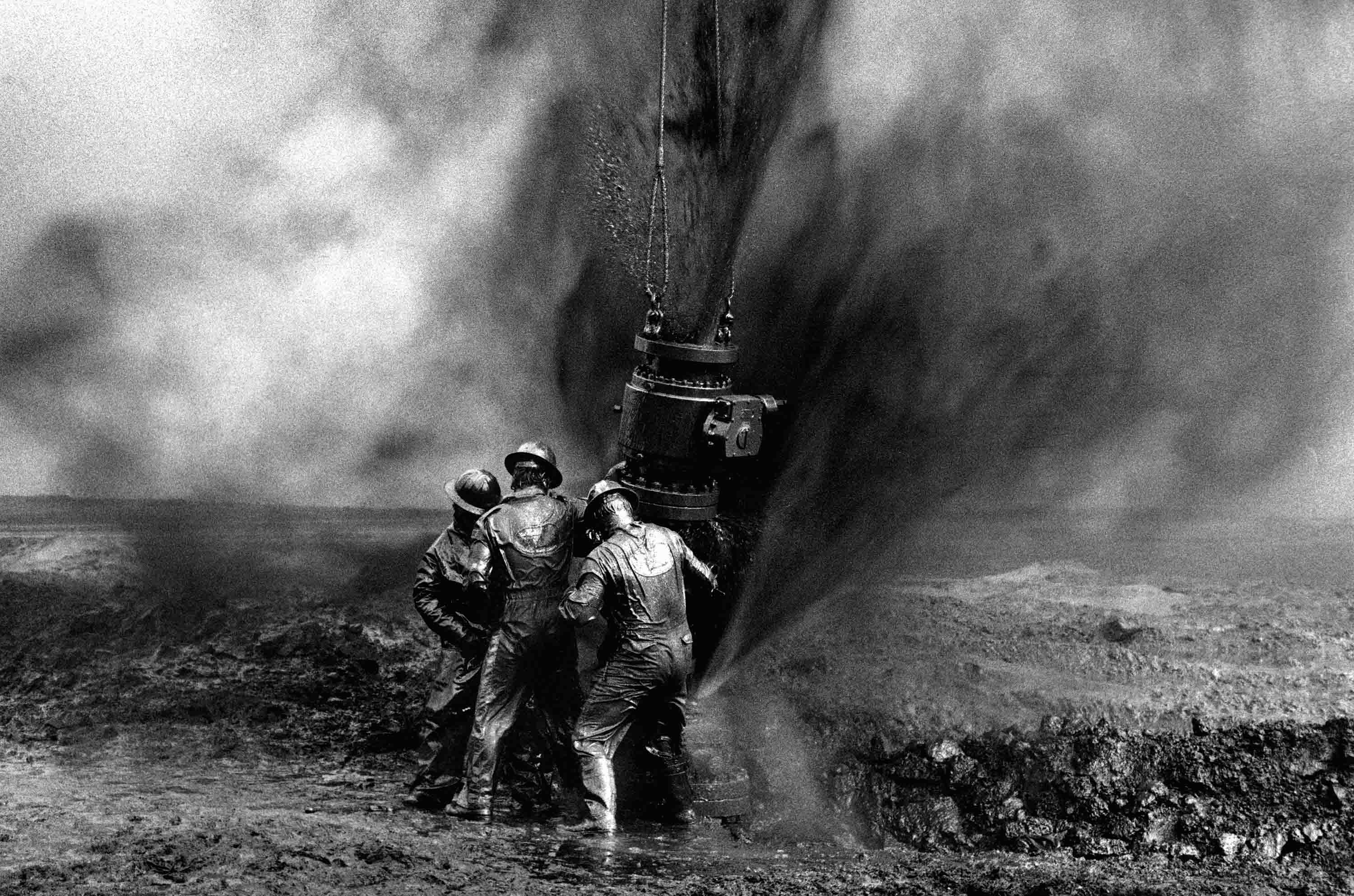 Sebastião Salgado, 'Desert Hell, Kuwait, 1991'