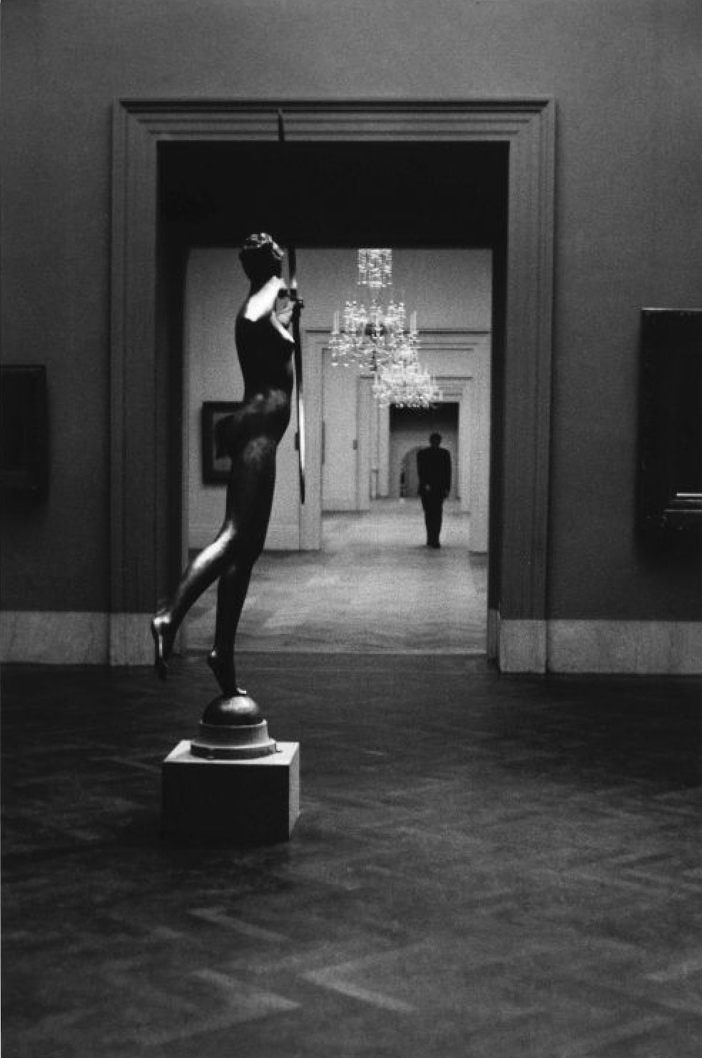 The Metropolitan Museum of Art, New York, 1949 Elliott Erwitt