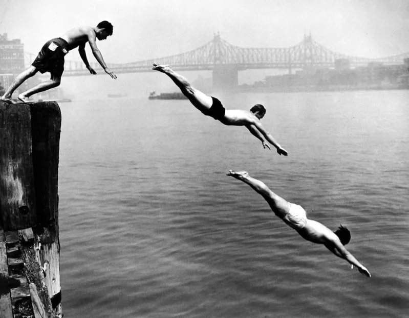 Arthur Leipzig, 'Divers East River, 1948'