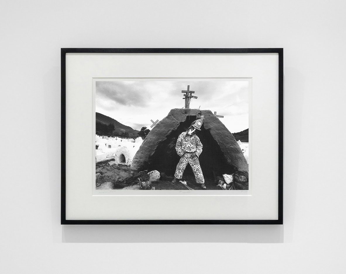 Flor Garduño, 'Guardián del Camposanto, Guatemala, 1990'