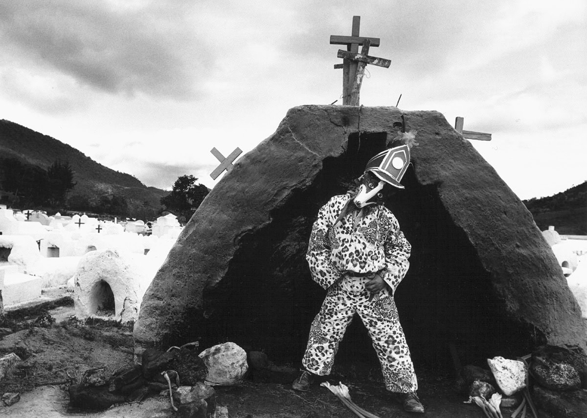 Flor Garduño, 'Guardián del Camposanto, Guatemala, 1990'